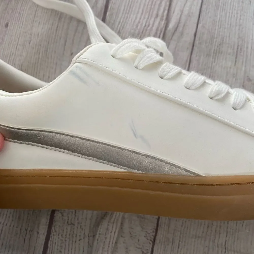 Universal Thread women 9 multicolor sneaker